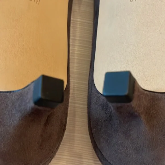 DONALD PLINER Suade Grey Pumps Size 9M - Picture 9 of 9